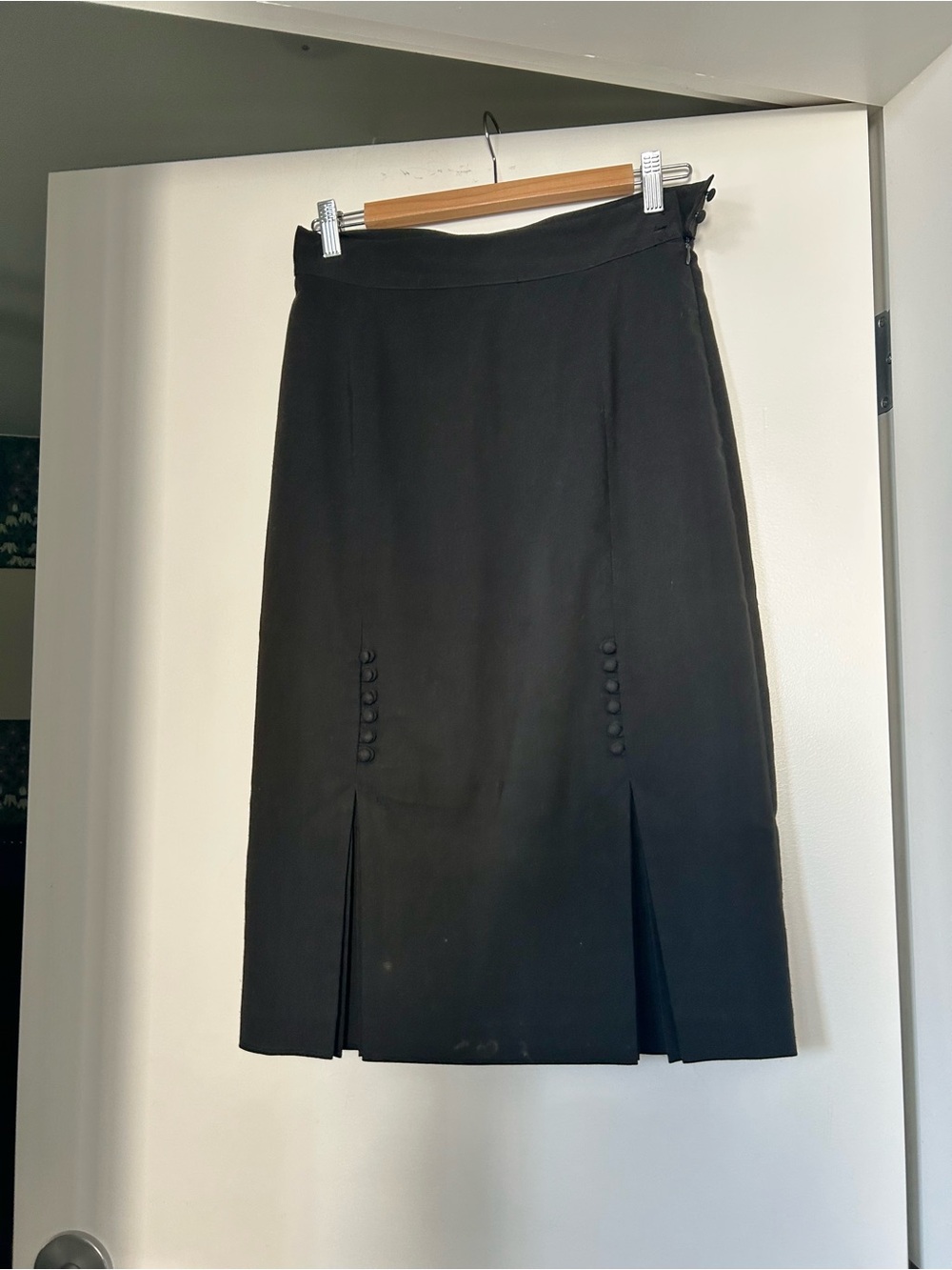 Bettie Page Classic Black Pencil Skirt with Buttons and  Front Slits - Sz M